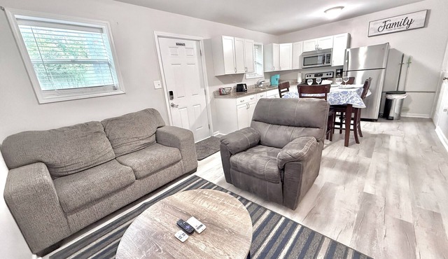 Comfortable/Close to Everything 2-bedroom/1 bath Apartment in North Charleston.