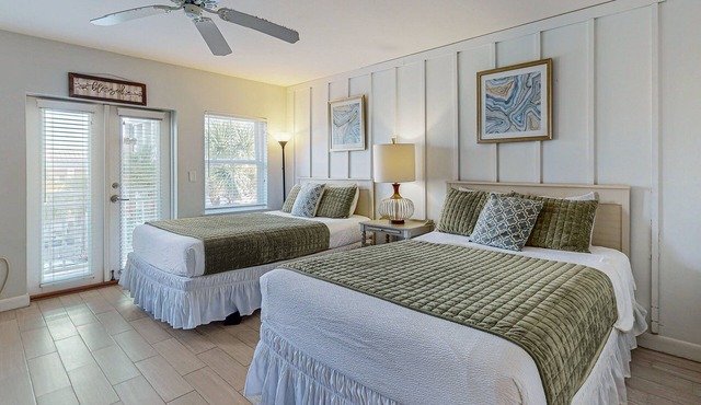 Comfortable condo w/kitchenette, community pools & hot tub - walk to the beach