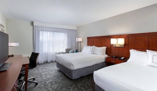 Comfortable Coastal Stay Near Barefoot Landing | 3 Rooms with Indoor Pool