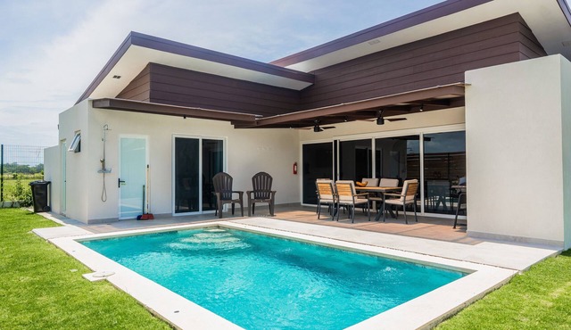 Comfortable coastal retreat with pool, gas grill & near-beach location