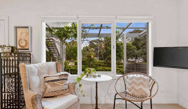 Comfortable & cosy unit w/garden views