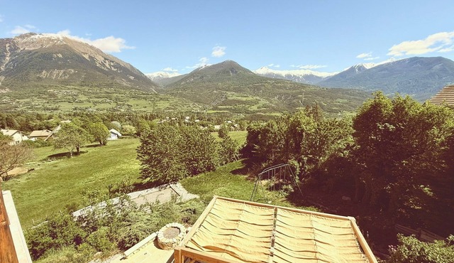 Comfortable Cottage – Sleeps 15 – Panoramic Mountain View, Terrace, Hautes-Alpes
