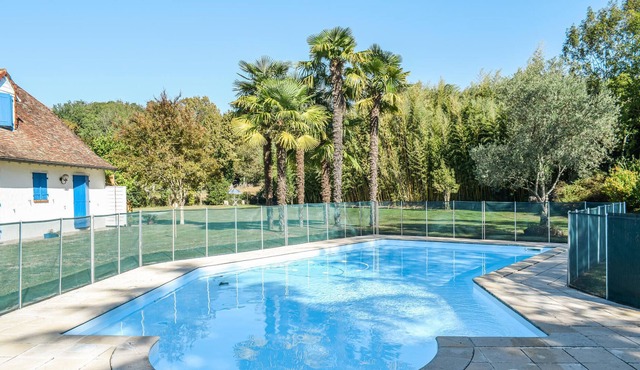 Comfortable cottage with large outdoor pool and views of the Pyrenees.