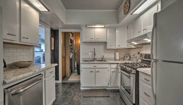 Comfortable Craftsman Home - 2 Miles to UB Campus!