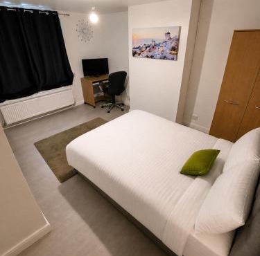 Comfortable Double Room, private bathroom, not ensuite