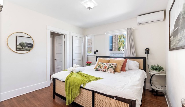 Comfortable, easy access, prime location, King-size bed!