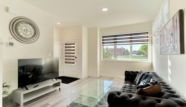 Comfortable entire townhouse in downtown Edmonton.