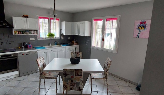 Comfortable family villa with pool, jacuzzi, playground and pets