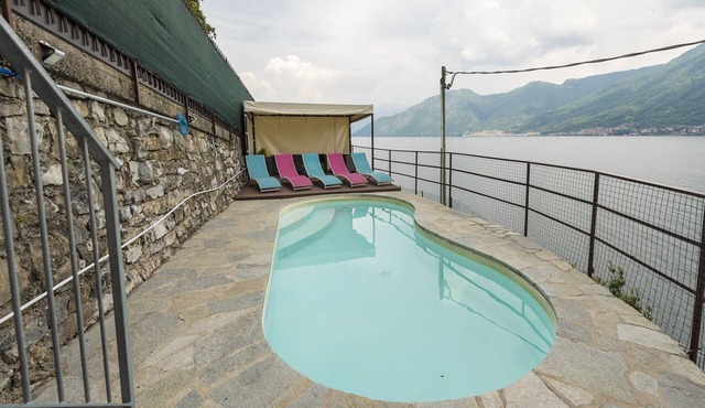 Comfortable family-friendly accommodation with picturesque lake views