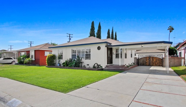 Comfortable Family size home, 20 min away from theme park!