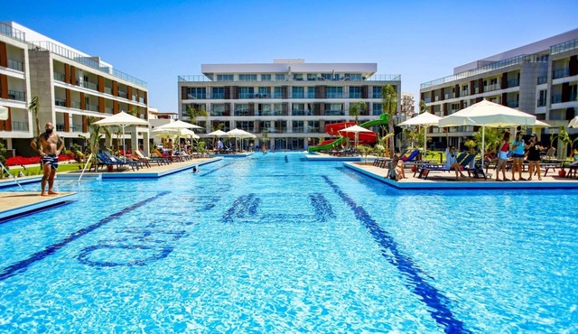 Comfortable Flat Close to the Beach with Shared Pool and Balcony in Iskele, Cyprus