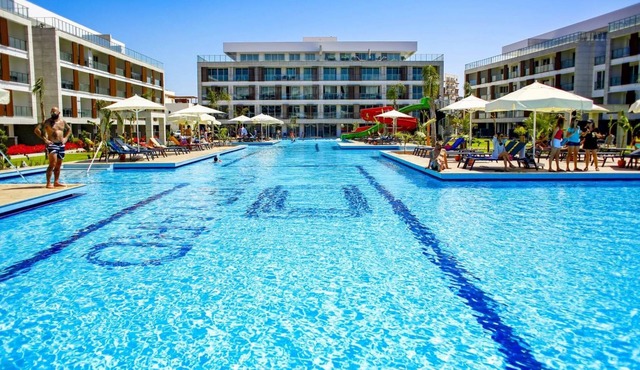 Comfortable Flat Close to the Beach with Shared Pool and Balcony in Iskele, Cyprus