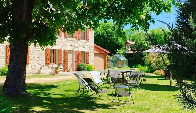 Comfortable gîte in Auvergne near hiking trails