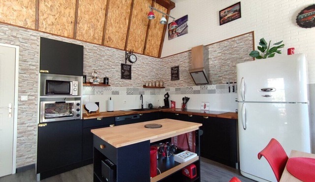 Comfortable gite well located bath/remous terrace enclosed garden dogs accepted!