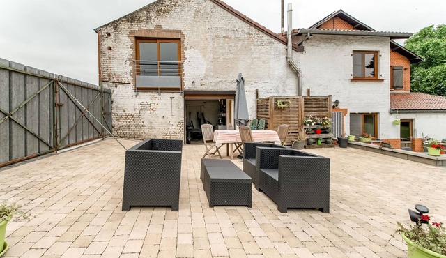 Comfortable holiday home in Thy-le-Château with pool