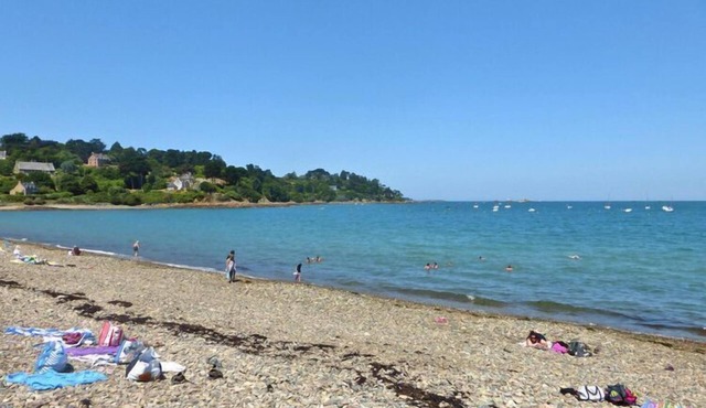 Comfortable holiday home, near Ploubazlanec beach