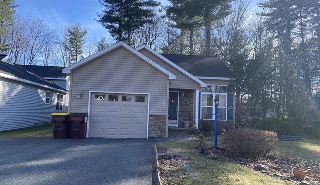 Comfortable Home Close to Saratoga, Ideal for Pets and Families