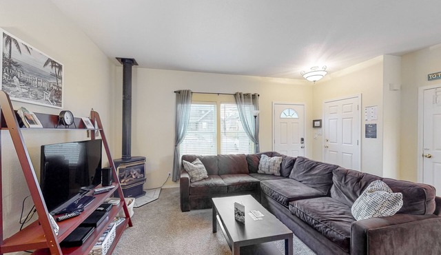 Comfortable home close to beach with deck & game room - close to town