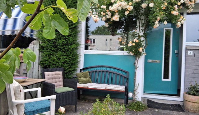 Comfortable home close to train station and Amsterdam