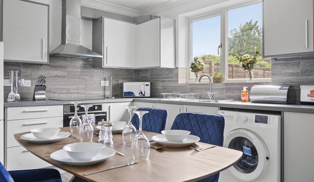 Comfortable home for contractors sleeps 6