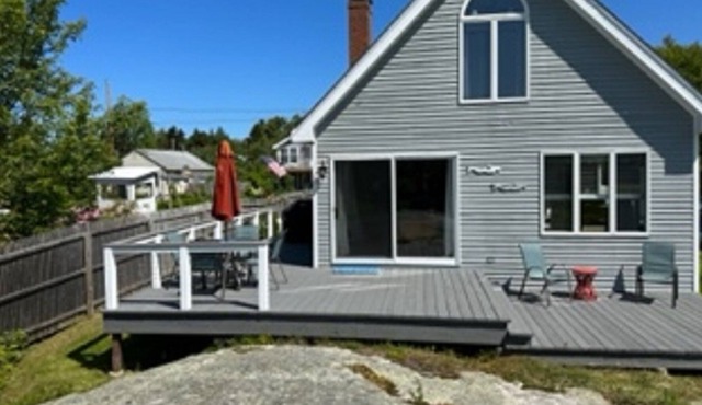 Comfortable Home, Offering Ocean Views , nature & trails