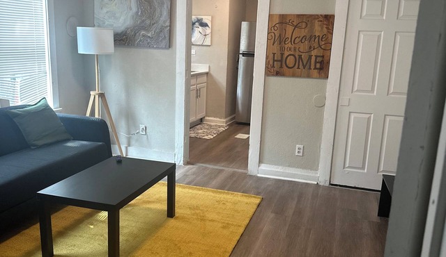 Comfortable Home with Weekly and Monthly Rates!