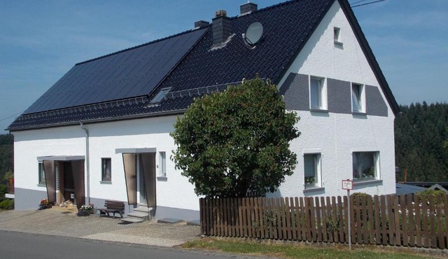 Comfortable home with large sunny garden in beautiful surroundings