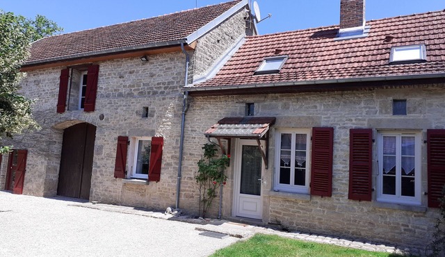 Comfortable house in the countryside near Chablis and Champagne