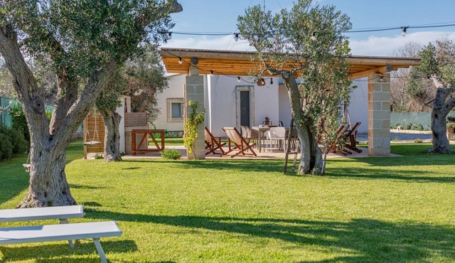 Comfortable house in the countryside with garden near the sea