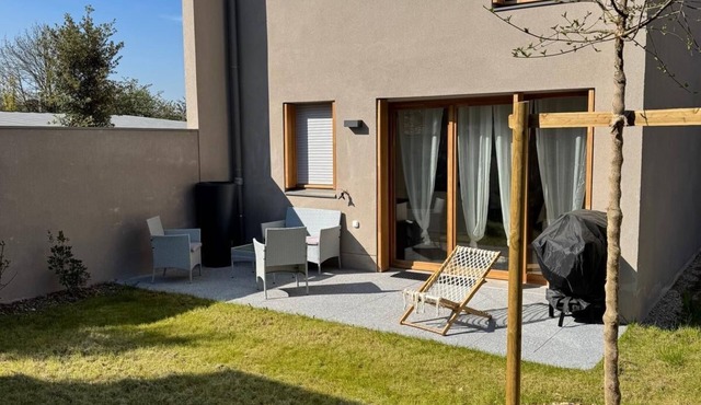 Comfortable house with garden 35 minutes from Paris