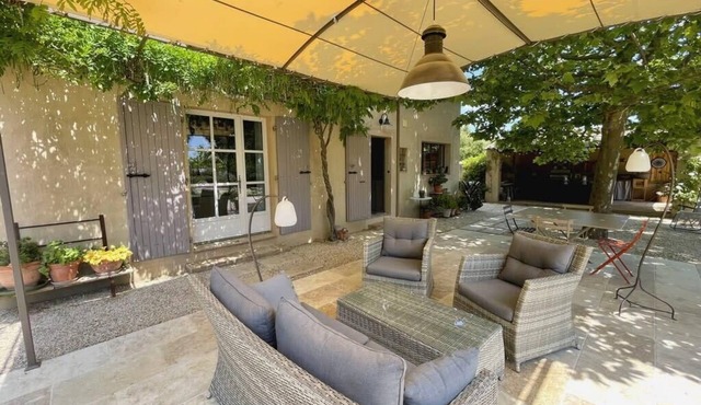 Comfortable house with large garden and jacuzzi