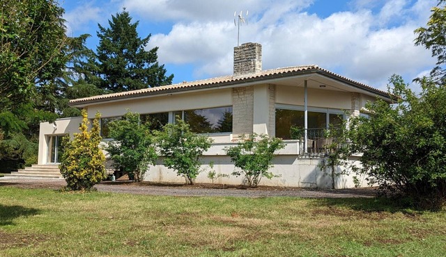 Comfortable house with private garden, internet, parking