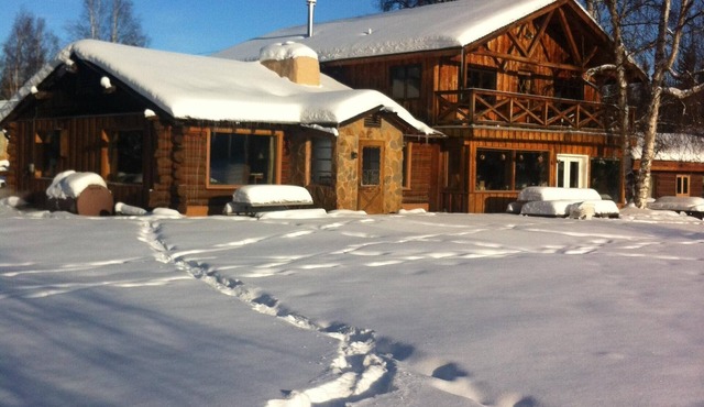 Comfortable House With Kitchen On The Chena River. Family Friendly.