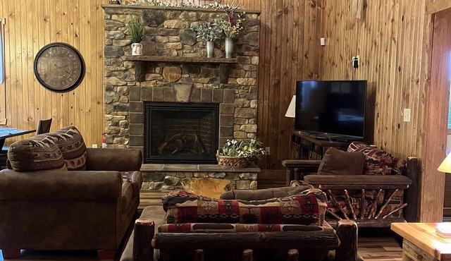 Comfortable & Luxurious Barndominium - 30 minutes to Mohican State Park!