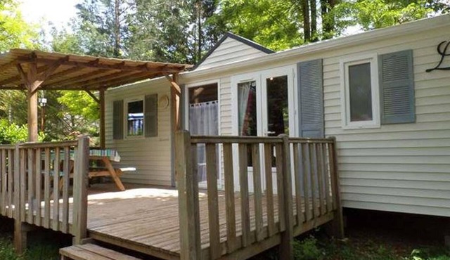 Comfortable mobile home with terrace for 6 people