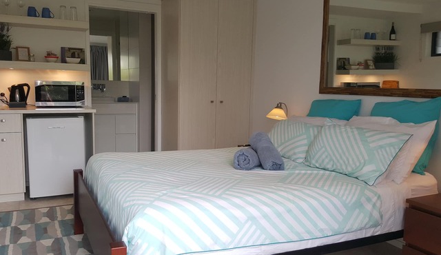 Comfortable, modern, private studio close to CBD