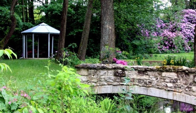 Comfortable, modern holiday apartment in a renovated old villa with a large garden, for nature lovers and free spirits