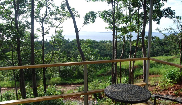 Comfortable, modern jungle retreat with a miraculous view