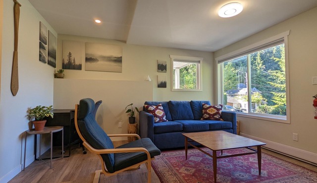 Comfortable one bedroom by the ocean