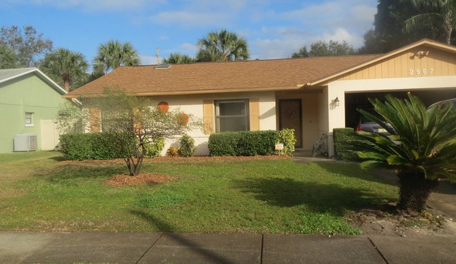 Comfortable Pool Home in a Family Neighborhood