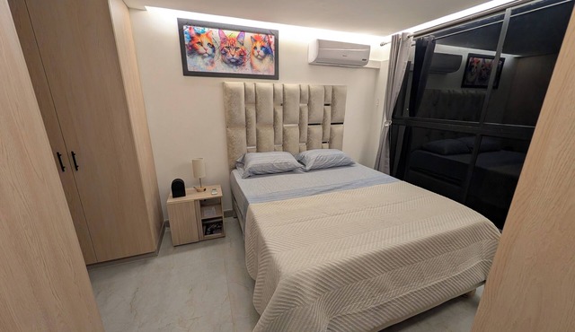 Comfortable private apartment near the Tennis Club in Cali salsa city with AC.