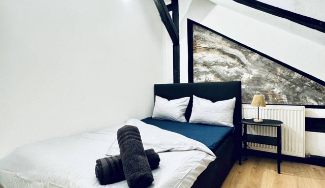 Comfortable Private Room for 2Guests in a Shared Apt