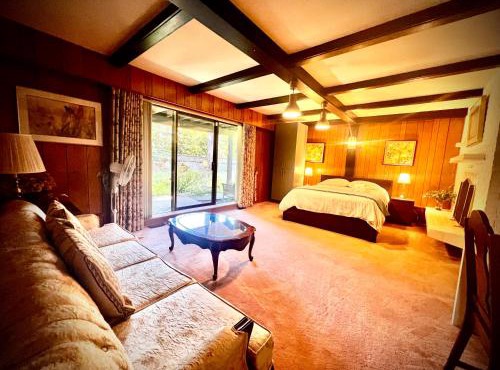 Comfortable private room near UBC-B