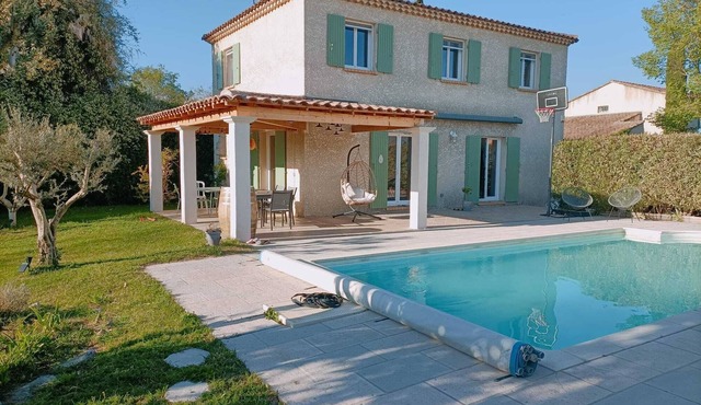 Comfortable Provencal house with swimming pool, terrace and garden at the foot of the Alpilles mountains.