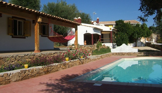 Comfortable villa with stunning views, well located, quiet 6/8 people, swimming pool.