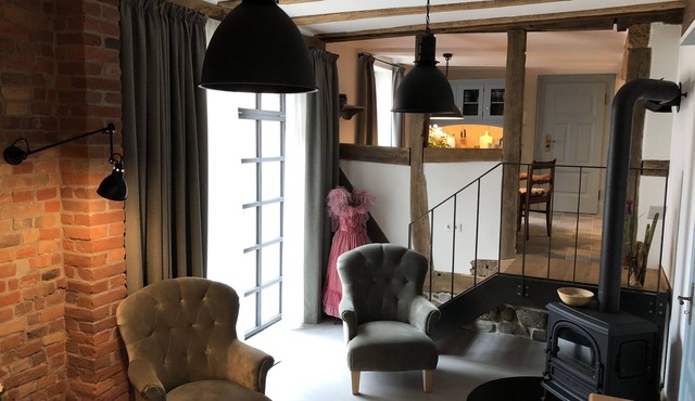 Comfortable, quiet, central: boutique apartment near a mountain park and ICE train station