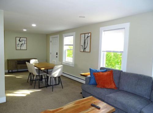 Comfortable Renovated 3 Bed Apartment