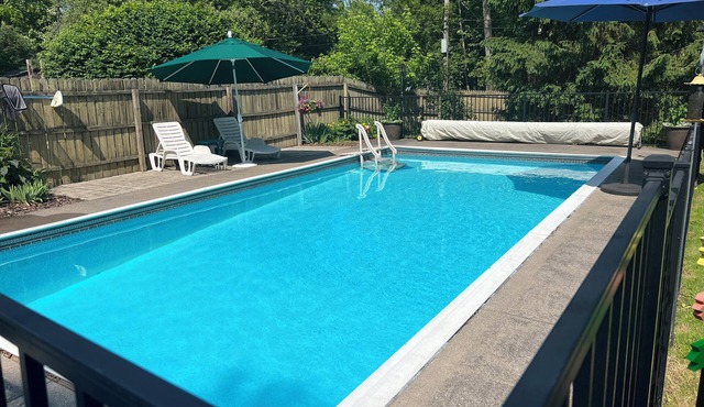 Comfortable Rochester Area Retreat Heated Pool, Hot Tub, 2 Kings & Fenced Yard