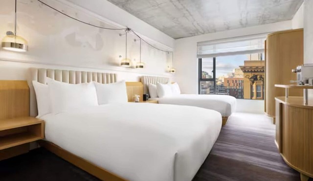Comfortable Room Delight in Downtown SF Charm – Perfect for Art Aficionados