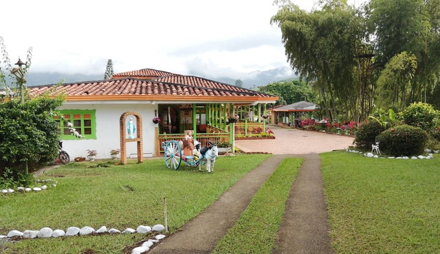 Comfortable room with 3 double beds in best area of coffee region